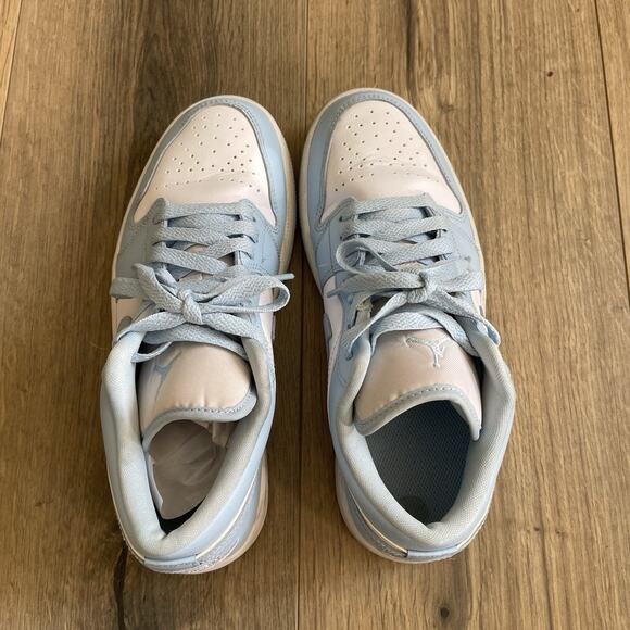 NIKE AIR JORDAN 1 LOW Womens Ice Blue White Size 8.5 Authentic DC0774-141 - Picture 7 of 10